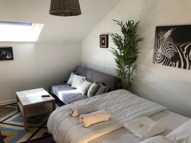Le Victor Hugo 4 D Et Sa Pizza Offerte Apartment Aurillac Bagian luar foto